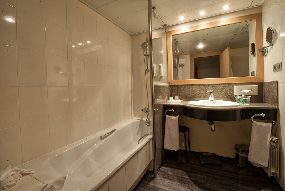 Suites Plaza Hotel & Wellness 48/50
