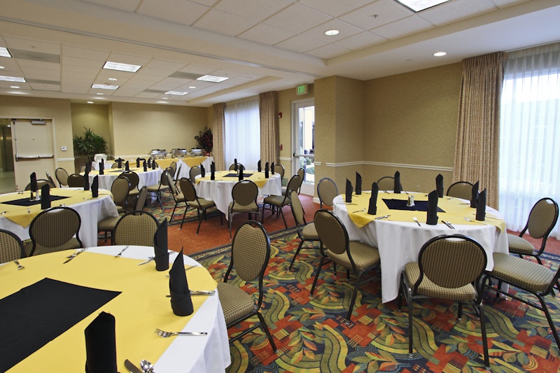Hilton Garden Inn Oxnard Camarillo 55/60