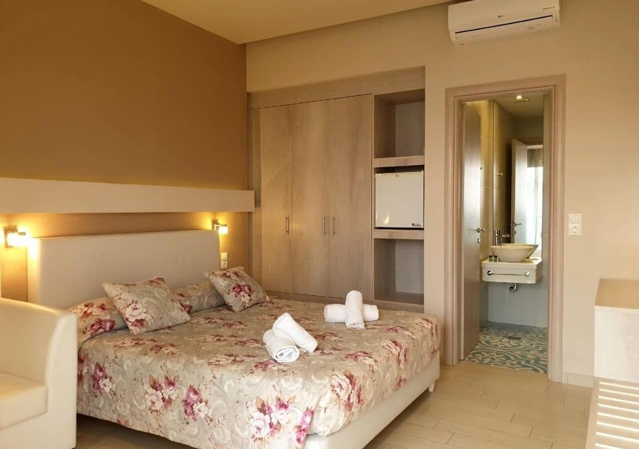 ROOM, DOUBLE BED, GARDEN OR INLAND VIEW
