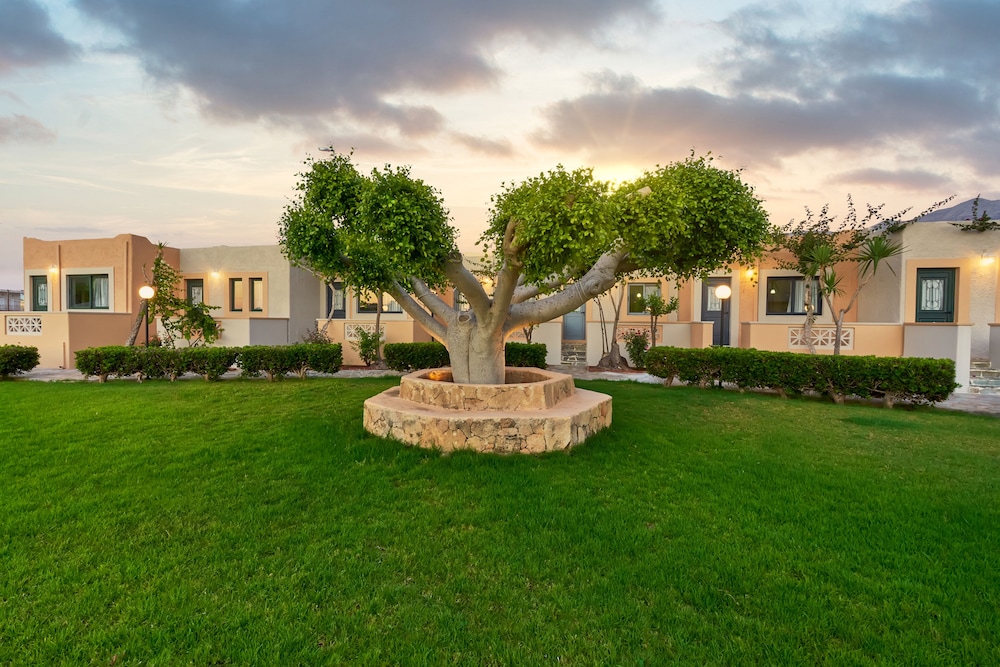 Golden Bay Apartments-Garden Haven 82/87