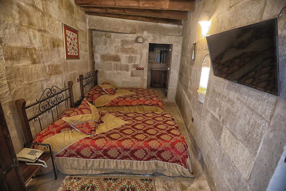 Travellers Cave Pension 28/50