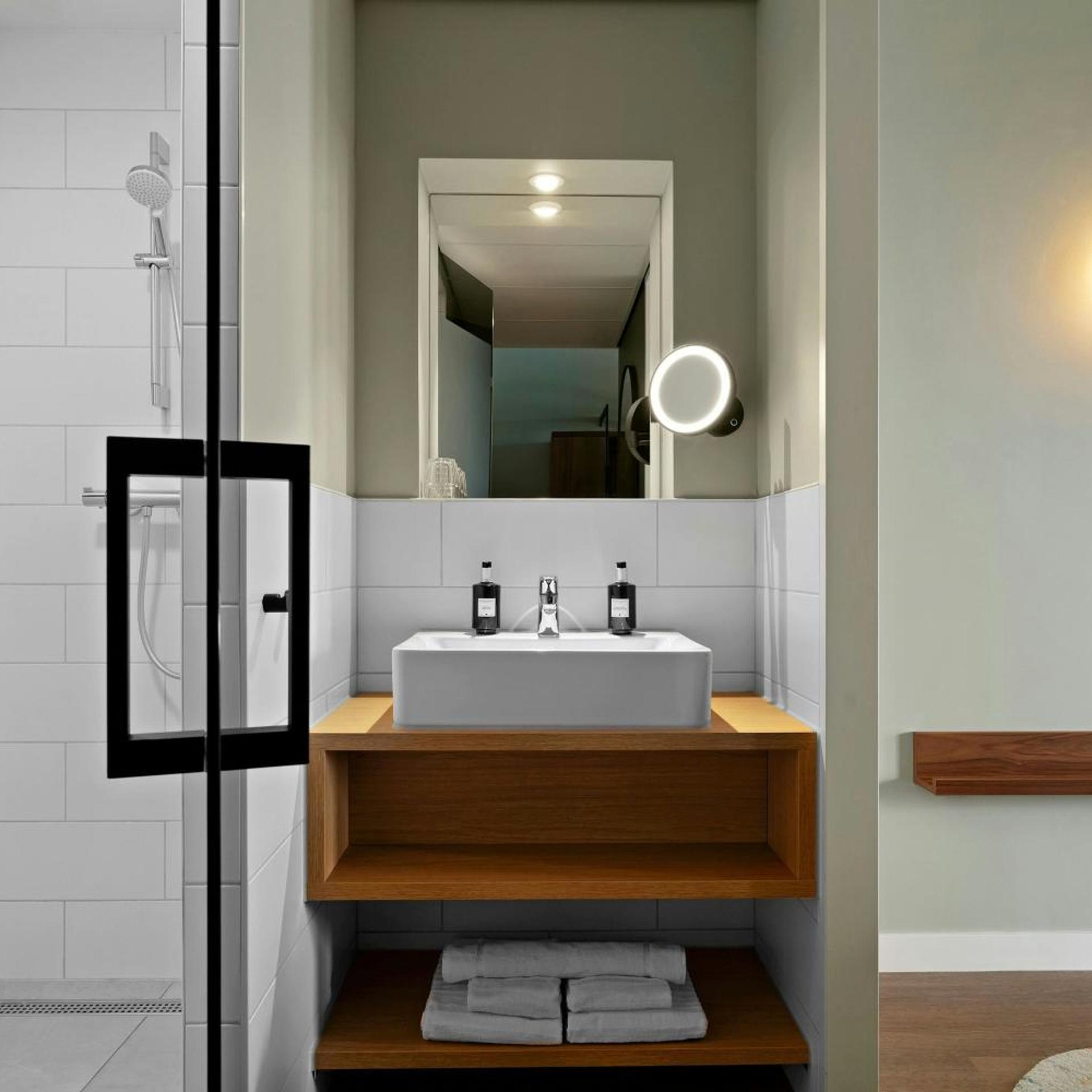 شقة عائلية بسرير كينج بغرفة نوم واحدة مع أريكة، Corendon Apartments Amsterdam Schiphol Airport Hotel 6/7