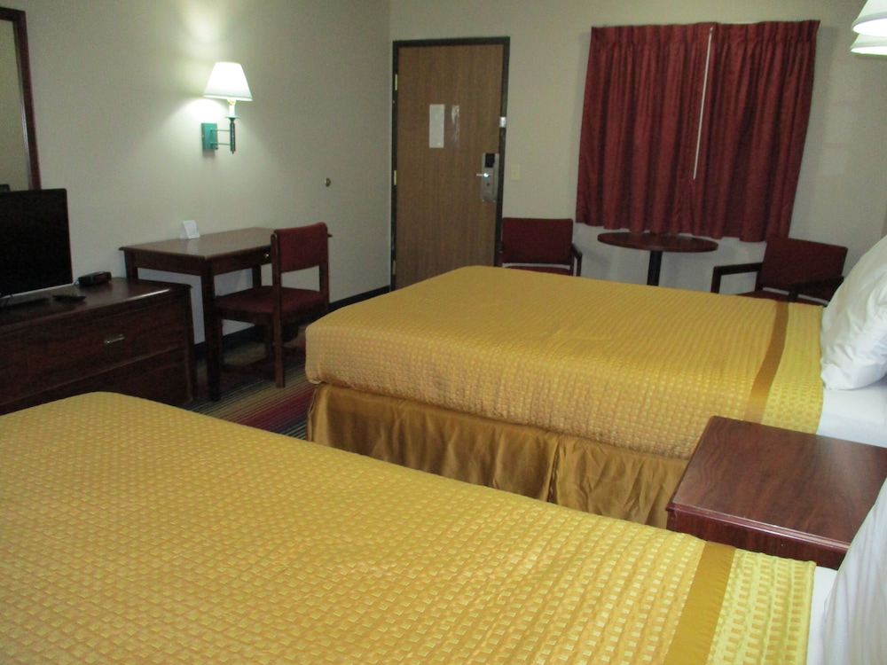Travelodge by Wyndham Spirit Lake/Okoboji 31/53