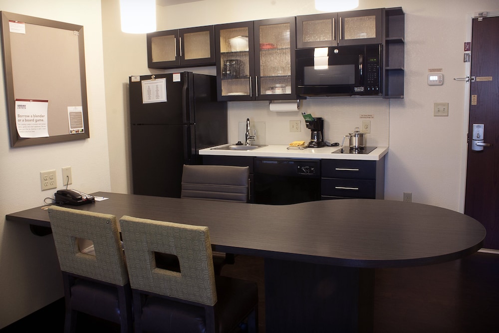 Candlewood Suites Youngstown West - Austintown, an IHG Hotel 42/56