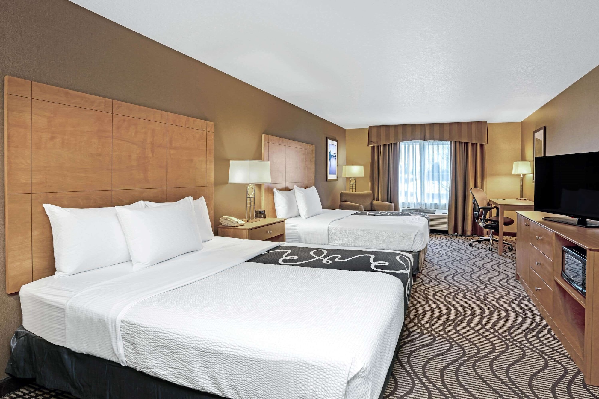 غرفة بسريرين كوين لذوي الإعاقة