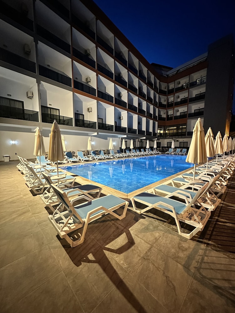 Side Golden Rock Hotel 16 plus Adults Only 23/36