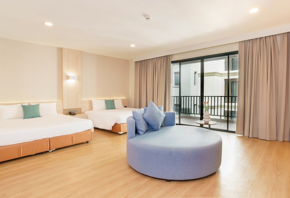 EXECUTIVE SUITE