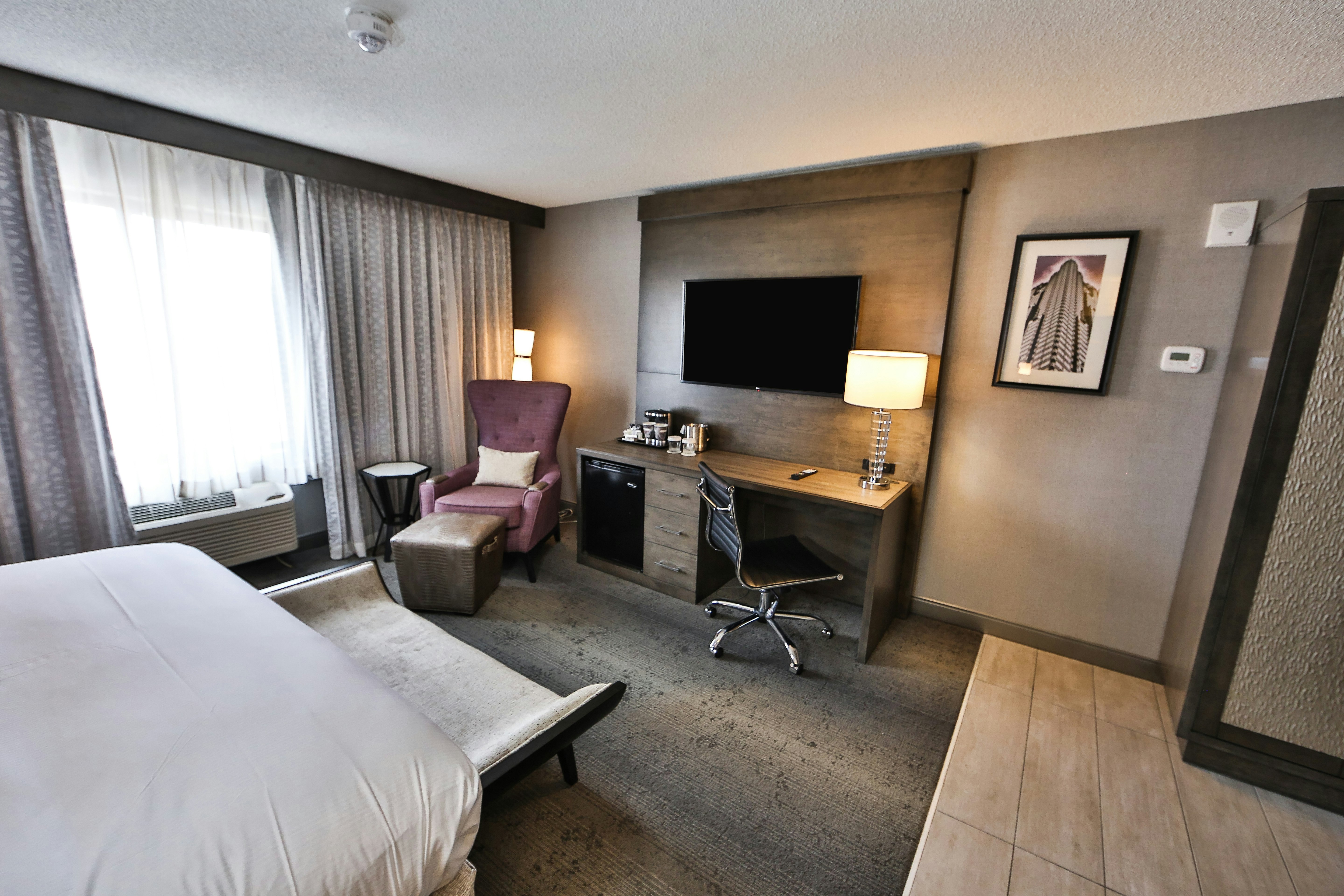 ROOM, KING BED
