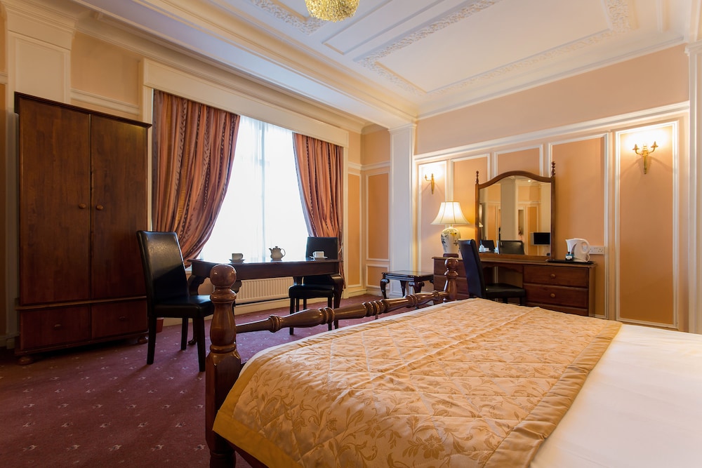 Adelphi Hotel 11/69