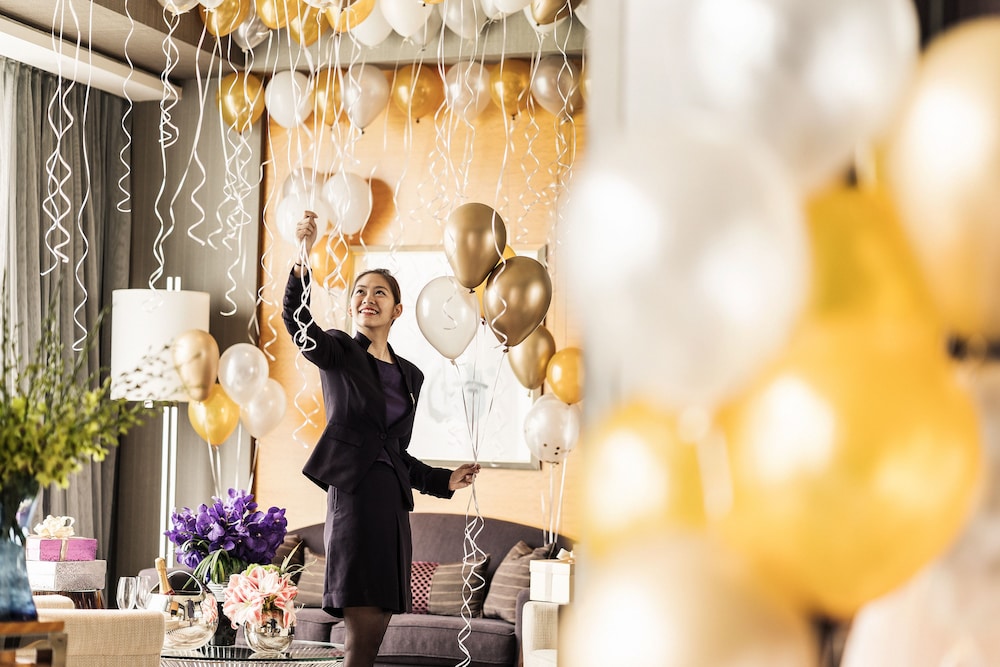 Four Seasons Hotel Hong Kong 37/76
