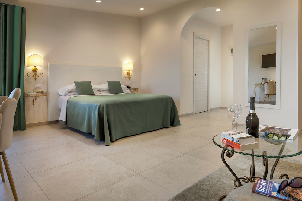 Mansarda, Junior Suite, Studio, Queen Bed, Sea View, Terrace، Hotel La Pensione Svizzera 5/10