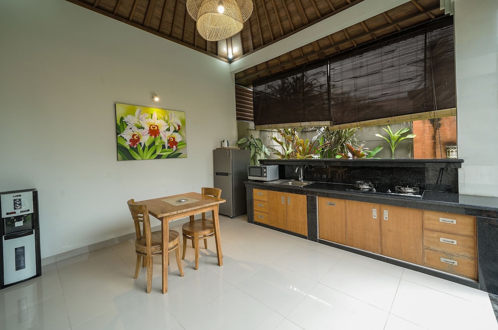 Three Brothers Bungalows & Villas Legian 11/79