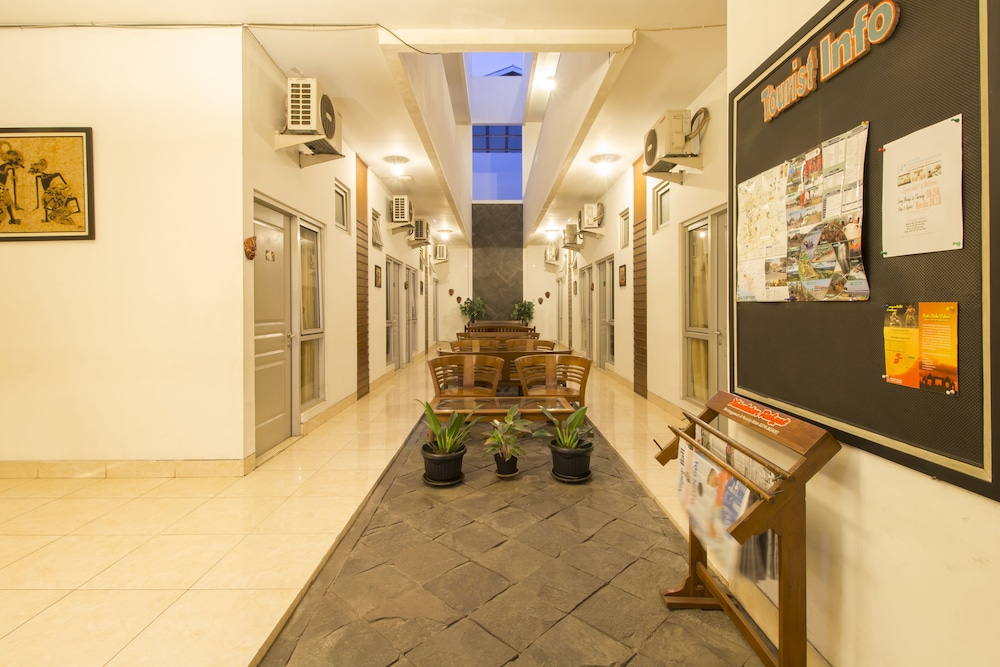 Hotel Poncowinatan - Tugu 18/21