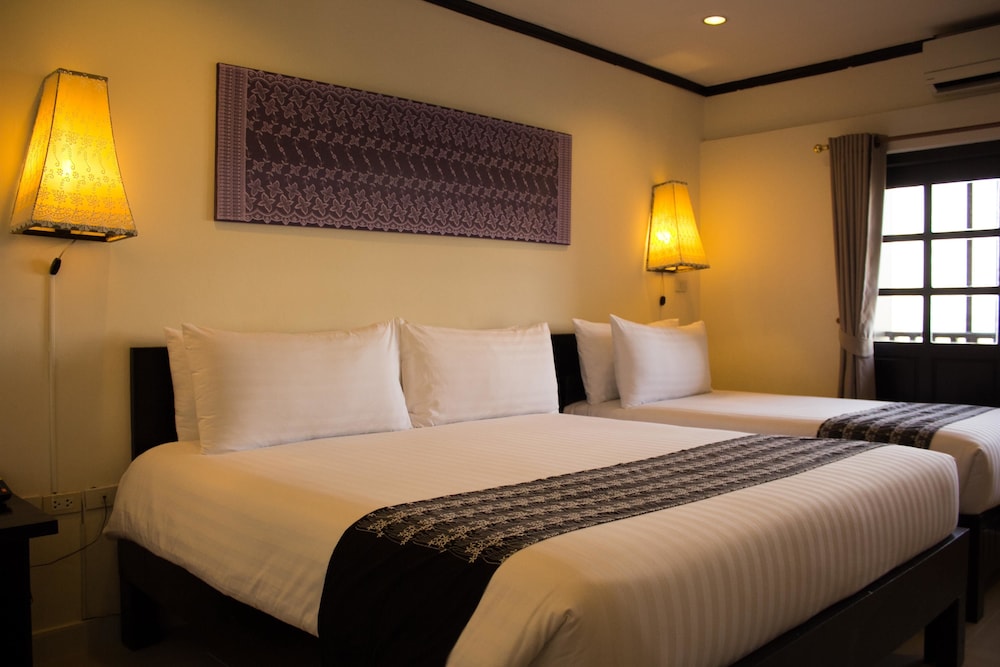 Golden Tulip Essential Pattaya 22/65