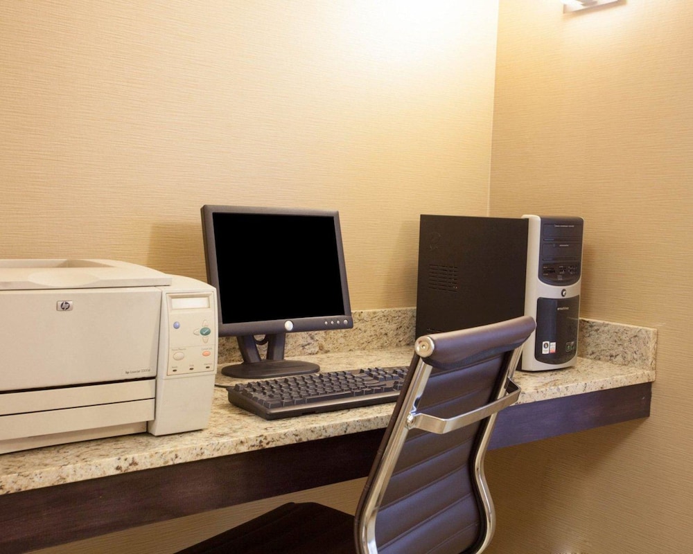 Quality Inn & Suites I-40 East 50/59