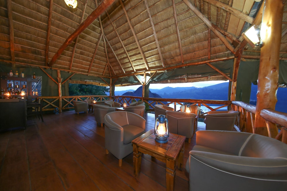 Crater Safari Lodge 24/50
