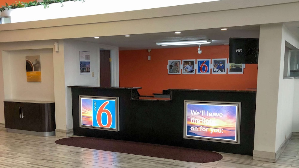 Motel6 Daytona Beach, FL - Speedway 18/57