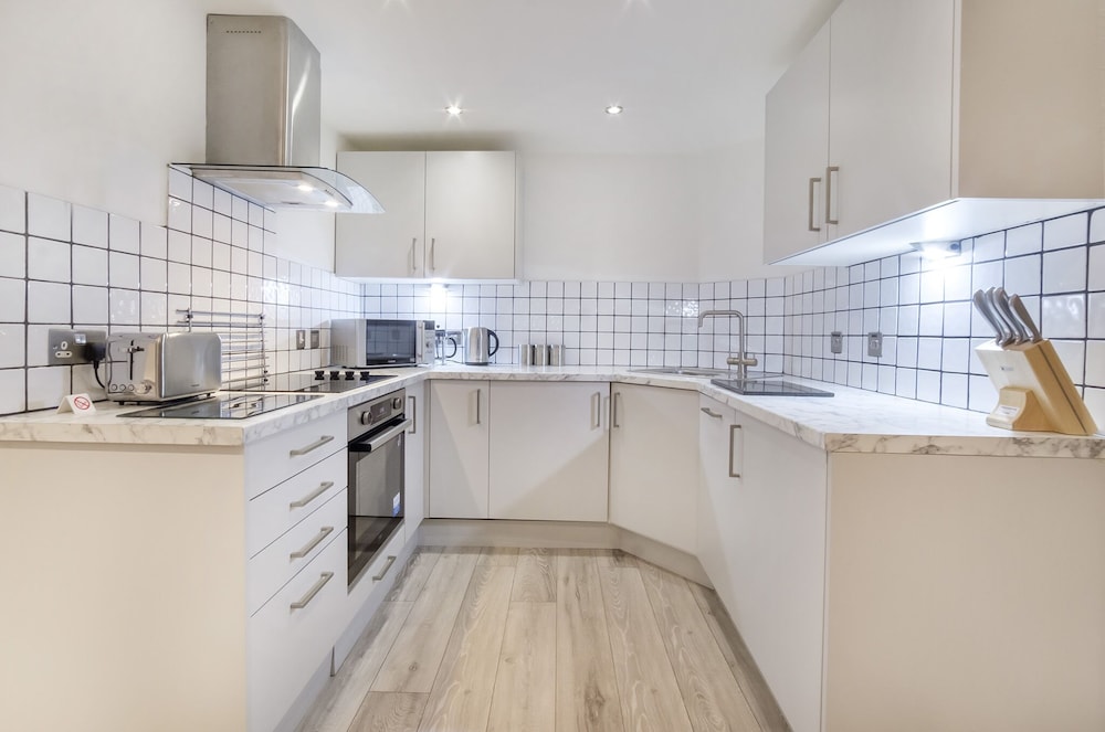 Reubens Court and City Apartments 33/33