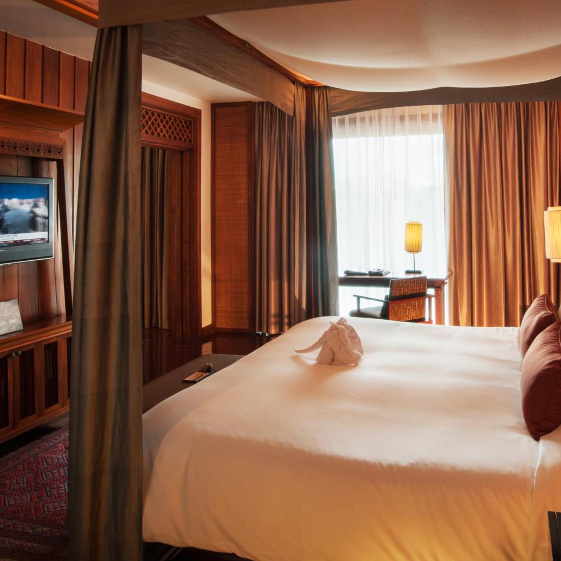 Executive Suite, Ratilanna Riverside Spa Resort Chiang Mai 2/6