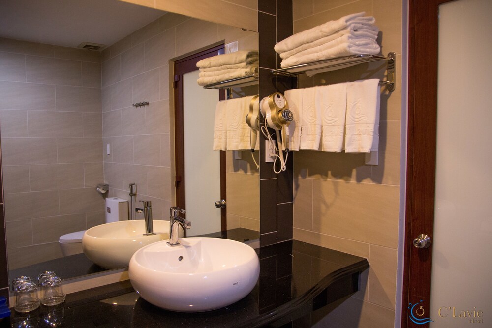 C'Lavie Hotel - Saigon Airport Hotel 48/50