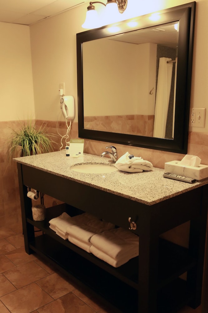 AmericInn by Wyndham McAlester 17/17