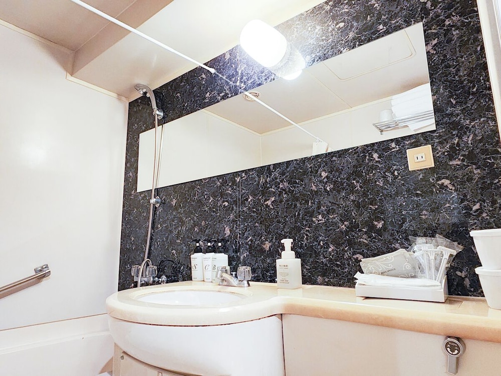 Hotel Livemax BUDGET Yokohama Tsurumi 48/50