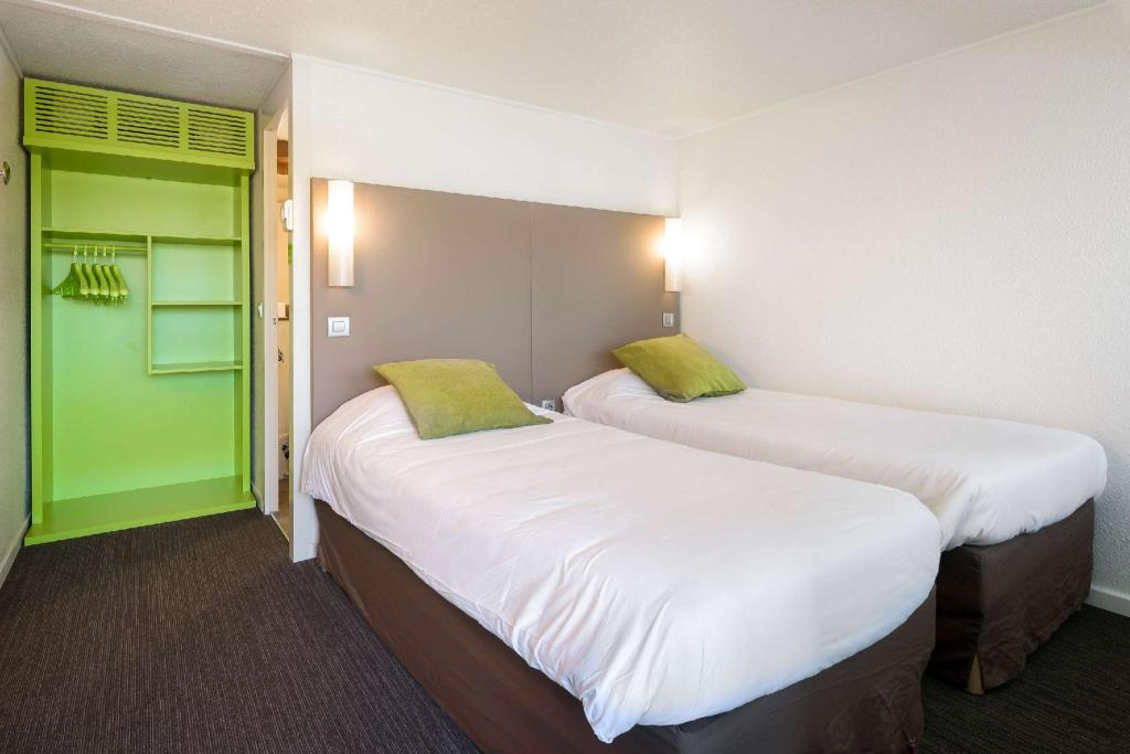 Next Generation, Twin Beds