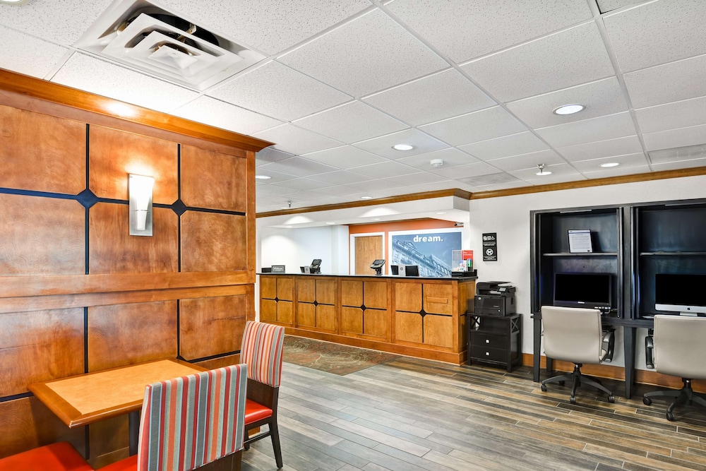 Hampton Inn Memphis-Poplar 10/53