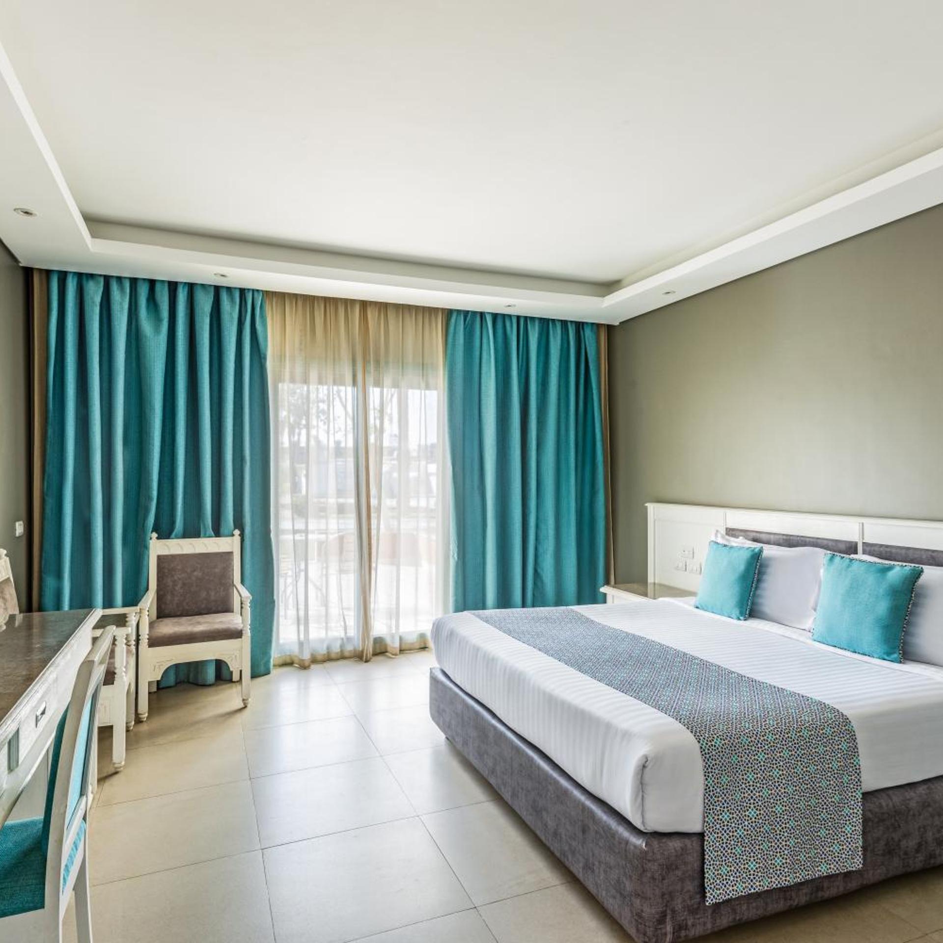 Deluxe, Double Bed, Lateral Side Sea View