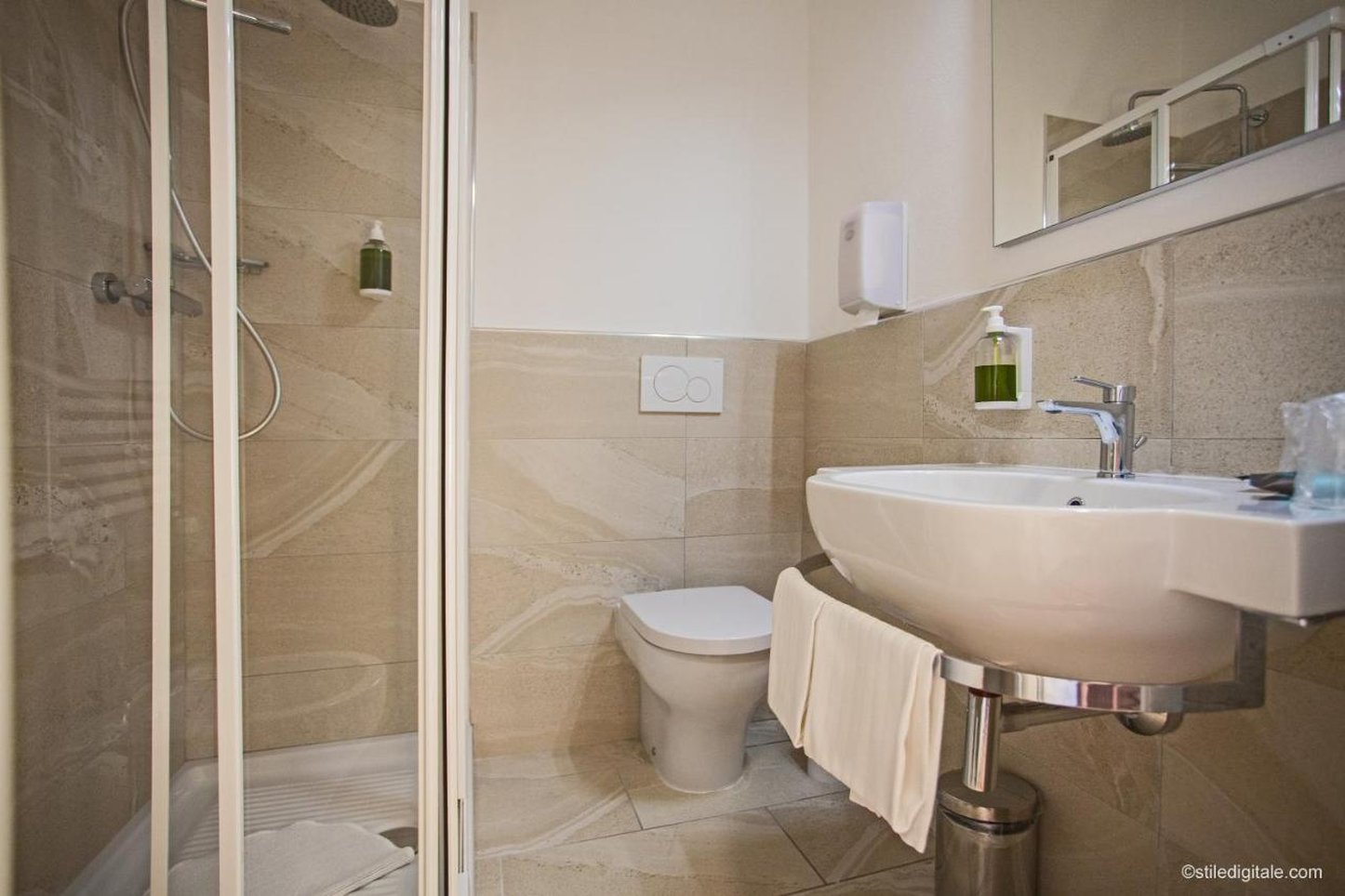 La Pace Hotel 118/122