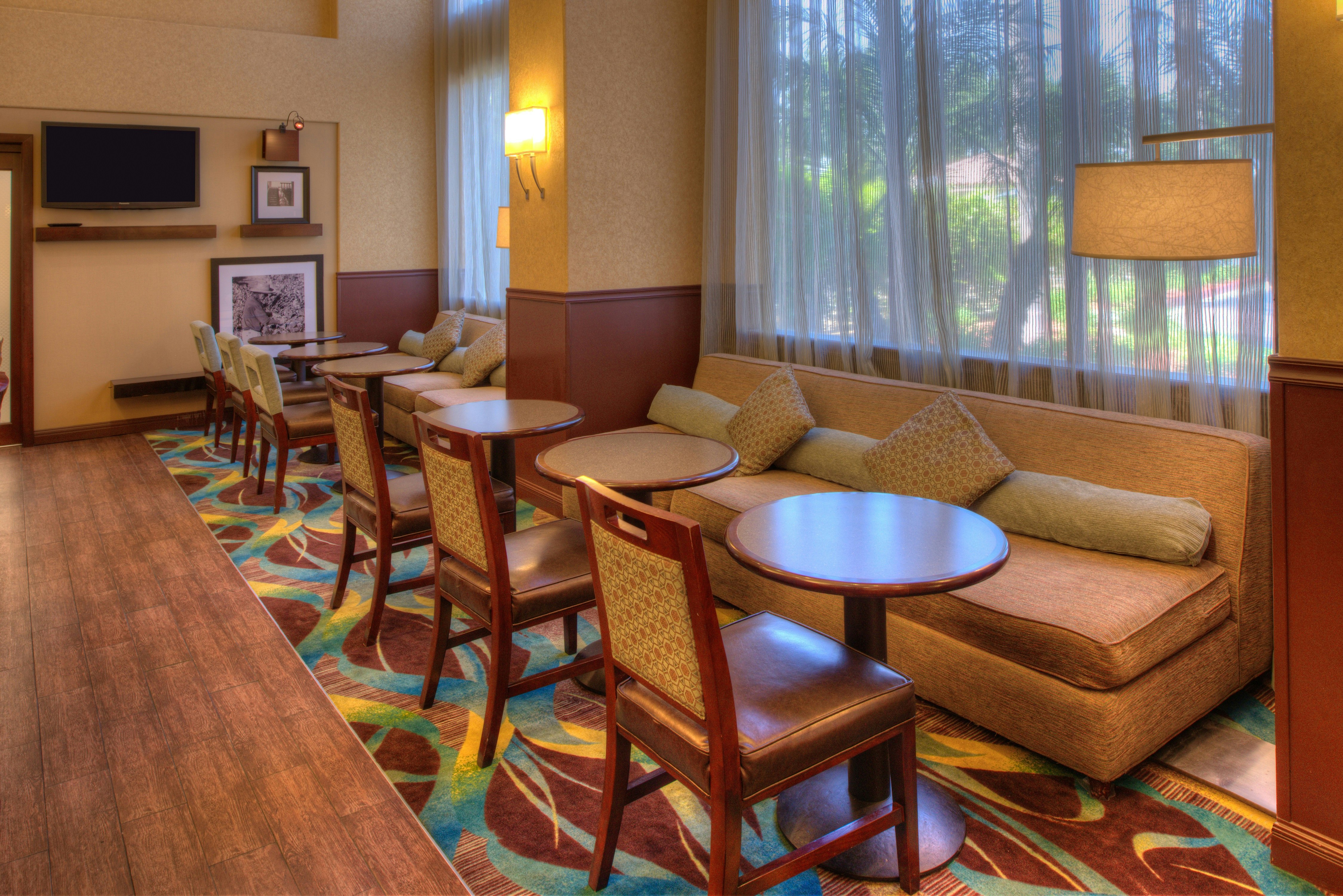 Hampton Inn Suites Ontario 30/60