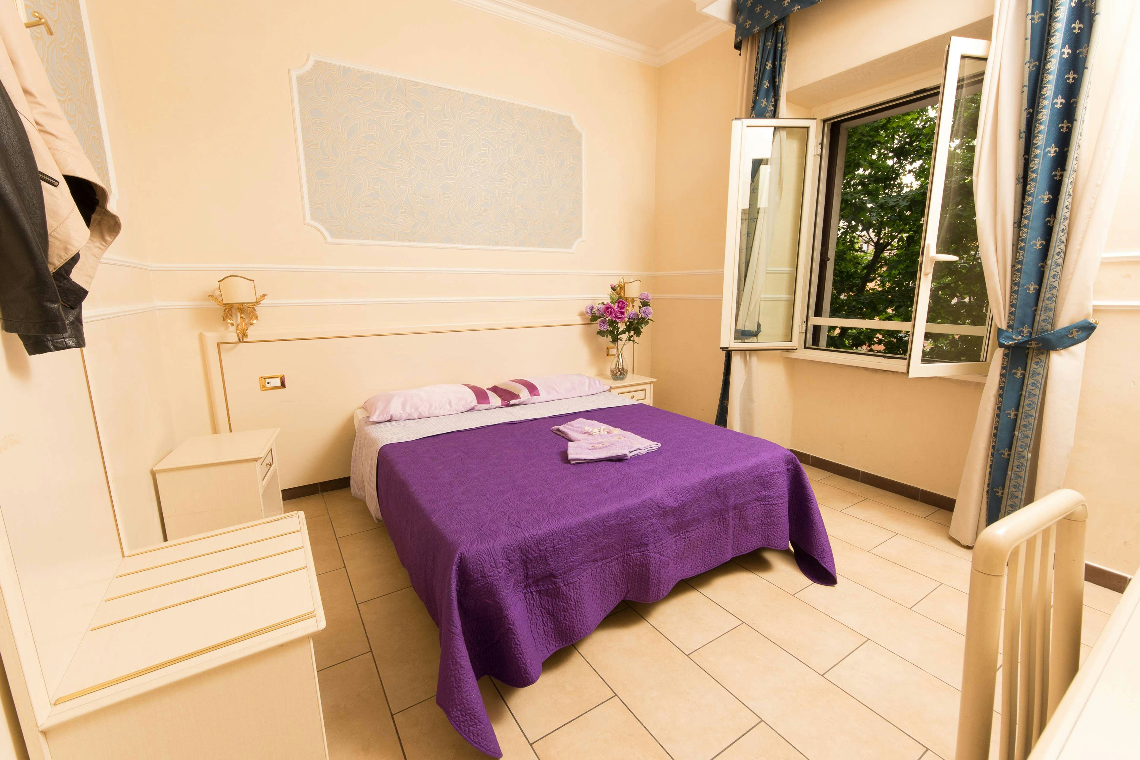 Cesar Palace Guesthouse 3/13