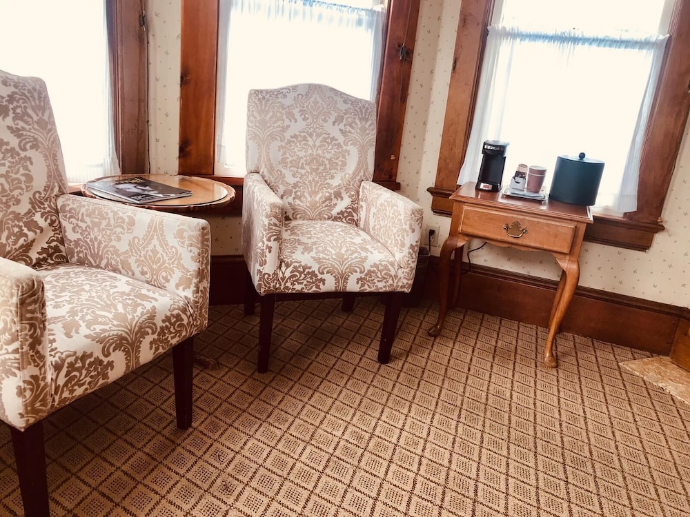 Pacific Grove Inn 76/79