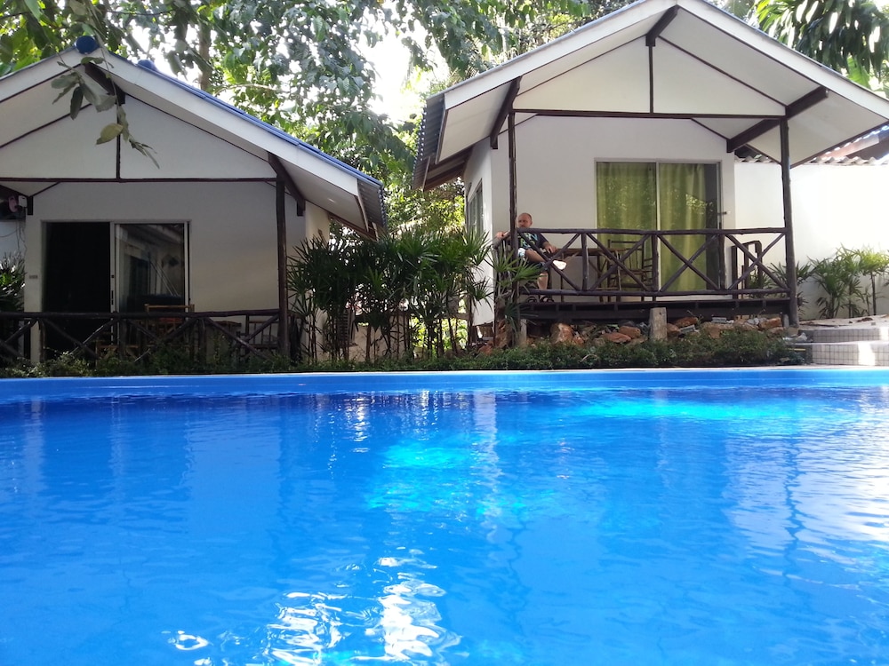 Exotic Bungalows 48/56