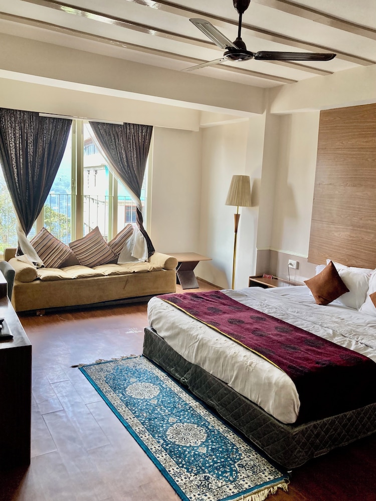 Maya Inn 16/70