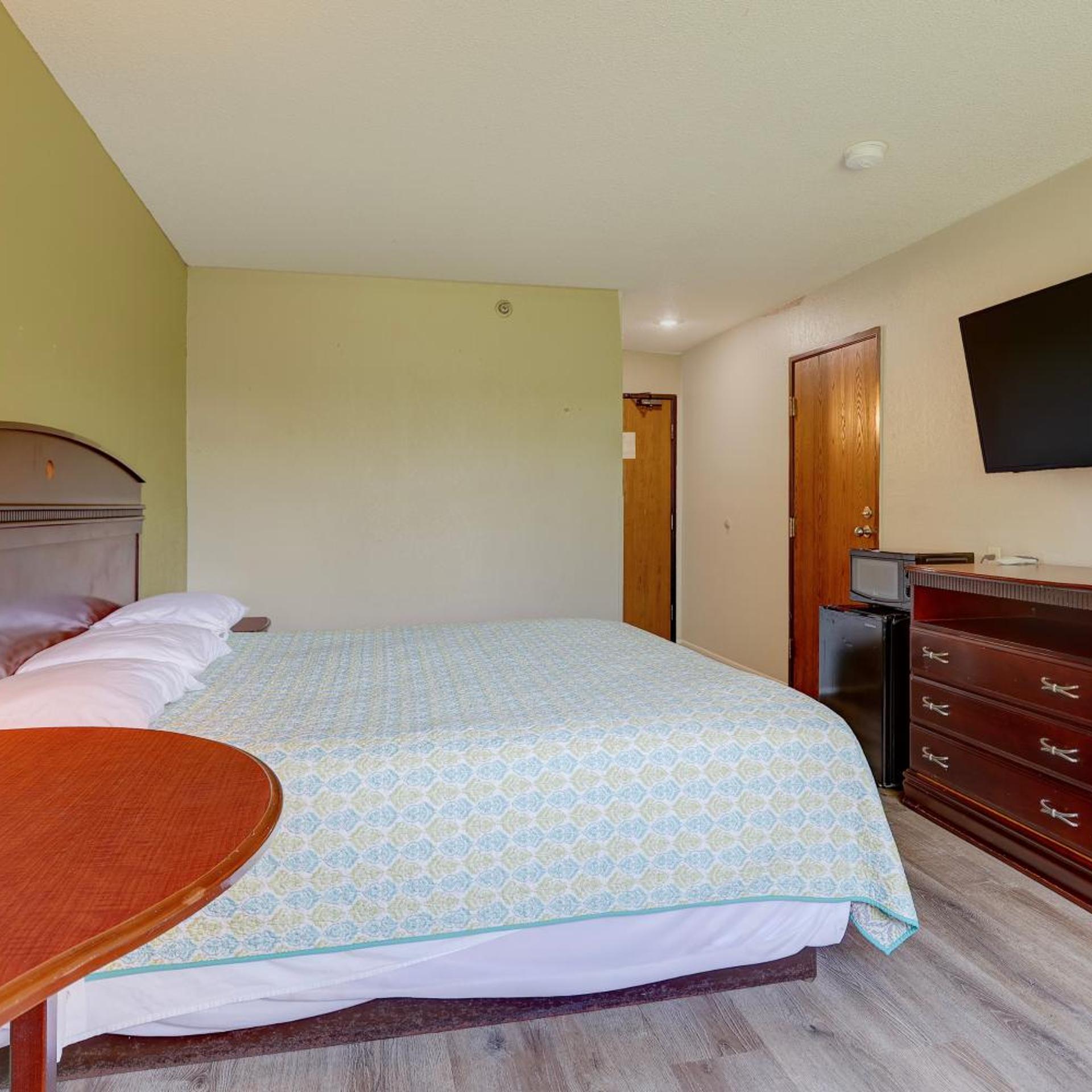 Coldwater Inn & Suites near I 69 24/59