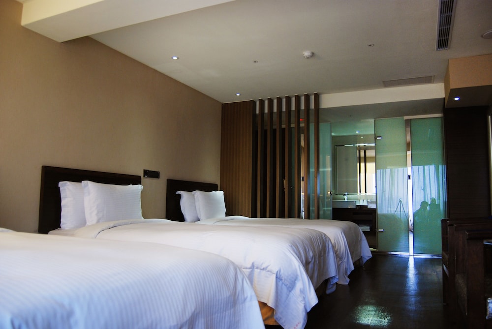ELITE, QUADRUPLE, MULTIPLE BEDS