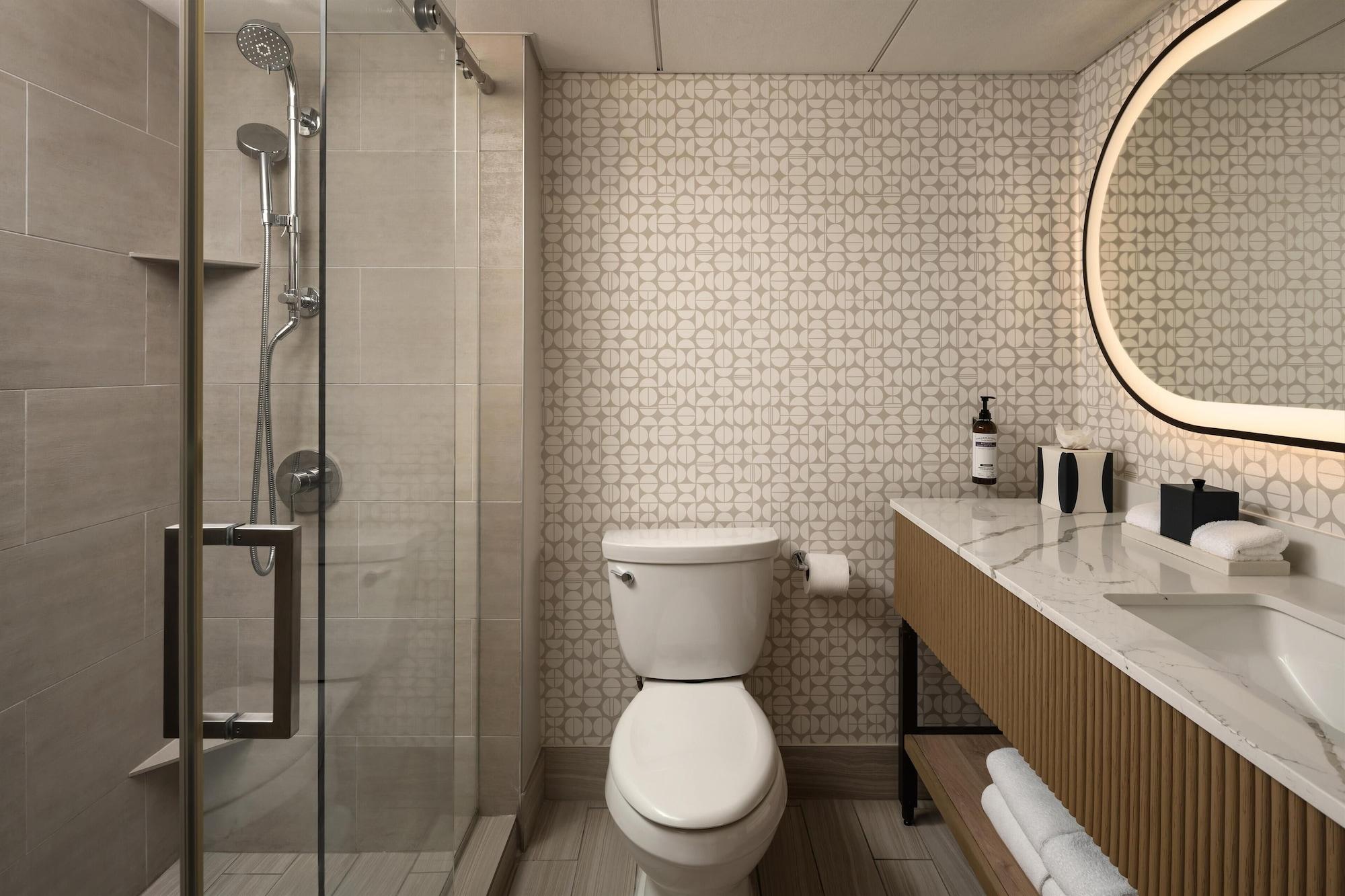 Hospitality, Suite, Lake View