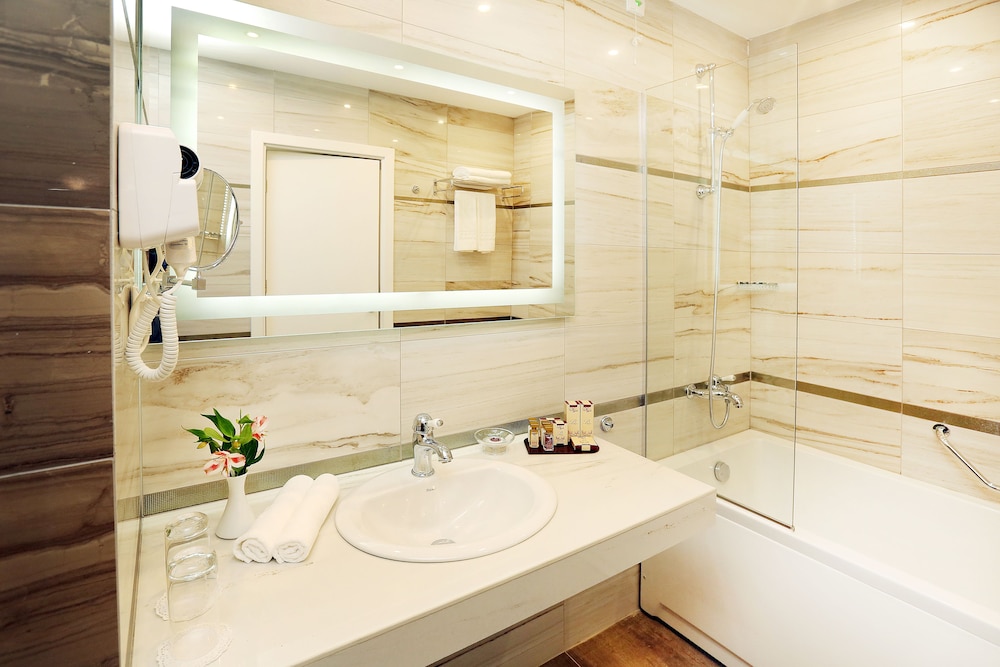 Coop Hotel Sofia 66/69