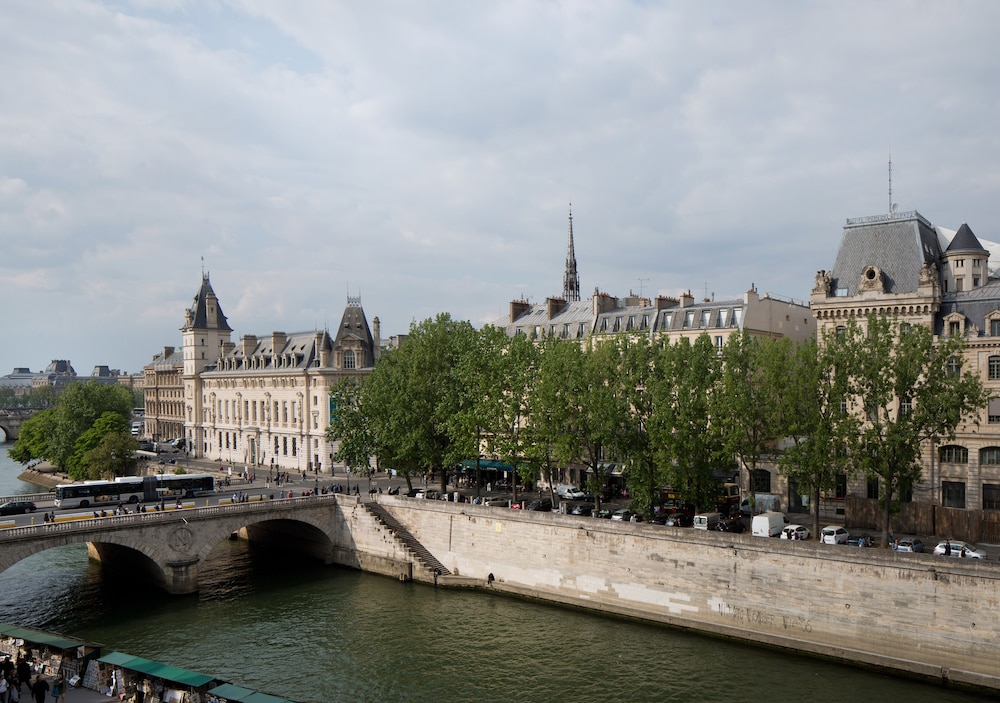 Rives de Notre Dame 70/83