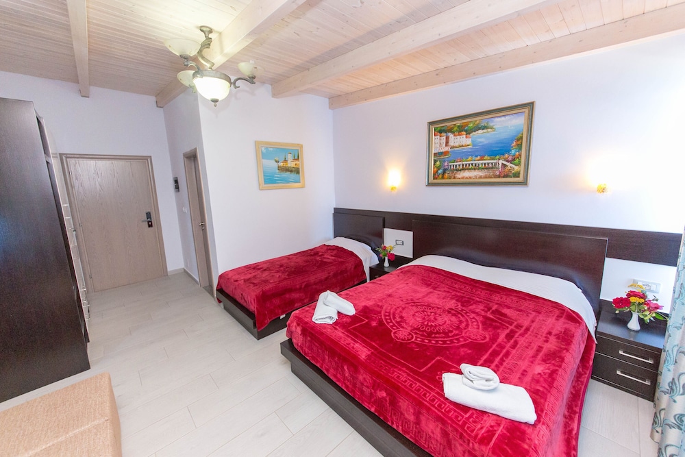 Hotel Bahamas 7/50