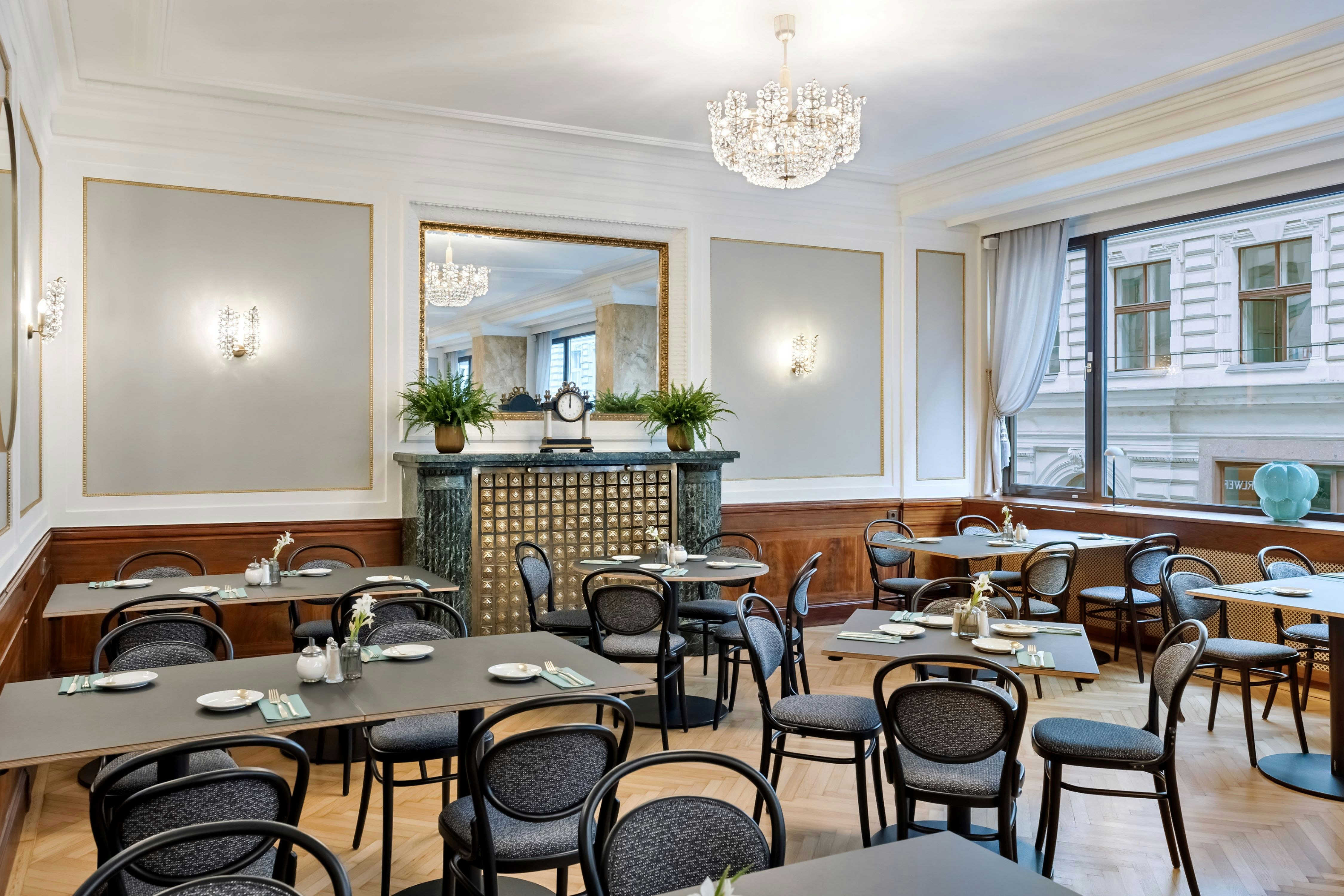 Hotel Astoria Vienna, Curio Collection by Hilton 47/54
