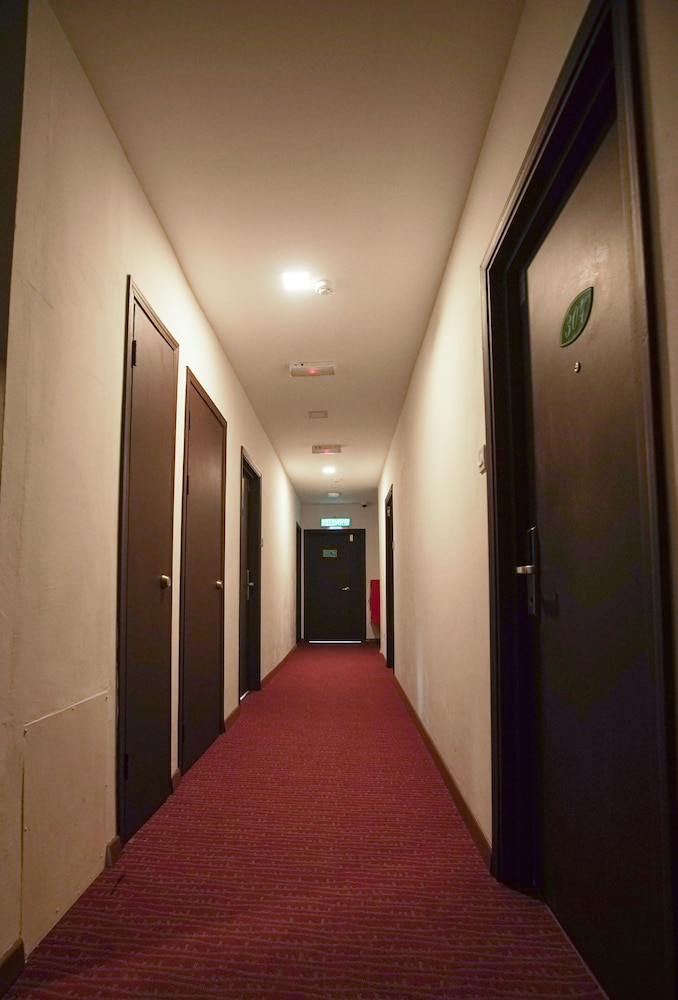 Green World Hotel 6/19