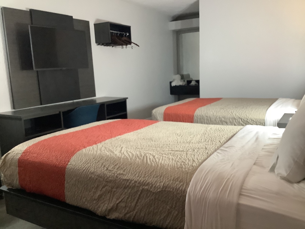 Motel6 Memphis, TN - East 18/53