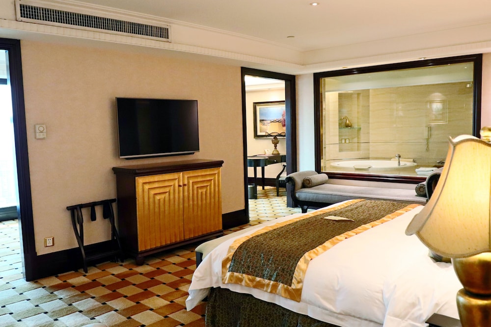 ROYAL MEDITERRANEAN HOTEL 25/47