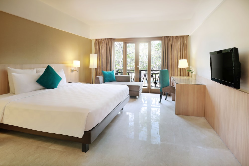 Grand Tropic Suites Hotel Surabaya 10/29