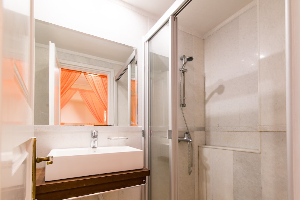 Antinea Suites and Spa 8/75