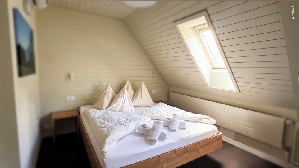 ROOM, DOUBLE BED, ATTIC