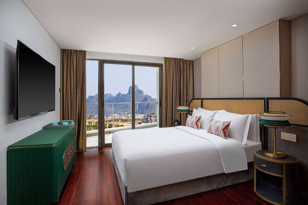 ROOM, DOUBLE BED
