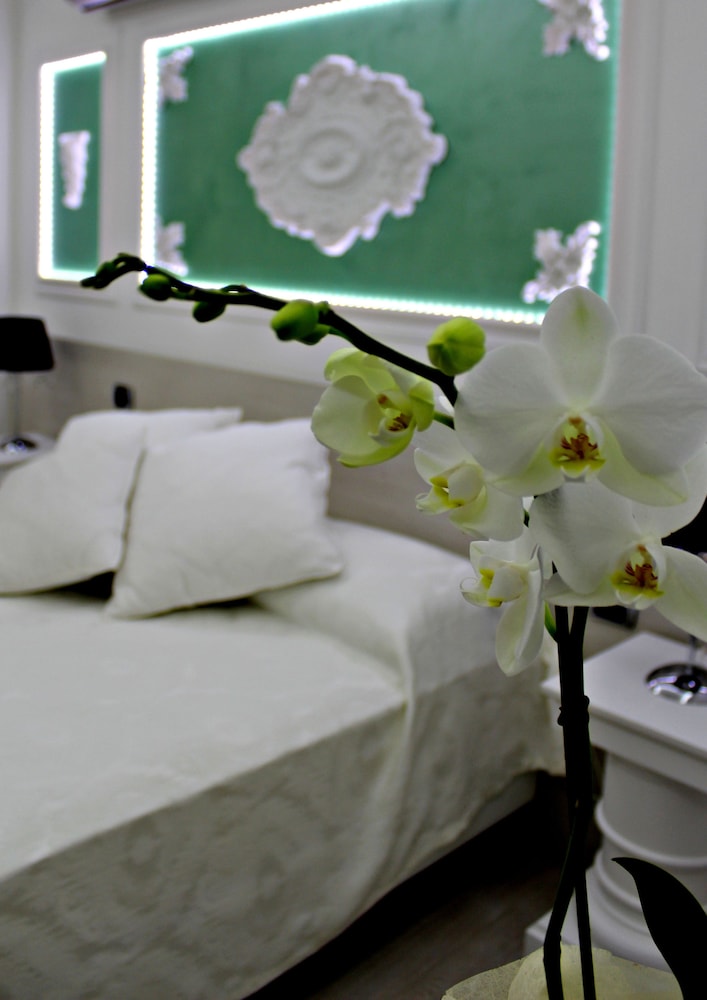 PARADISO HOTEL BOVELACCI 27/68